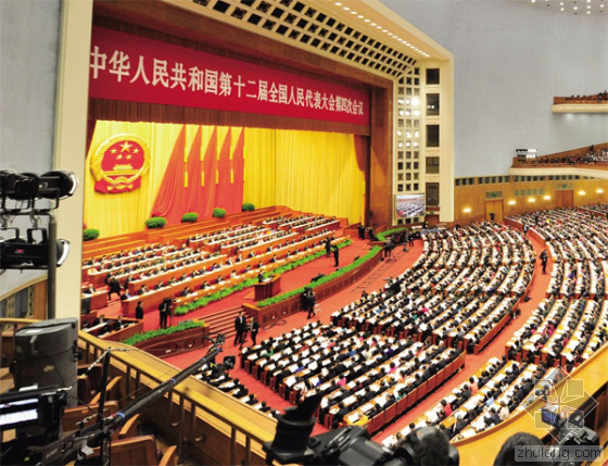 當(dāng)日上午，國務(wù)院總理李克強(qiáng)在會(huì)上做了2016年政府工作報(bào)告。